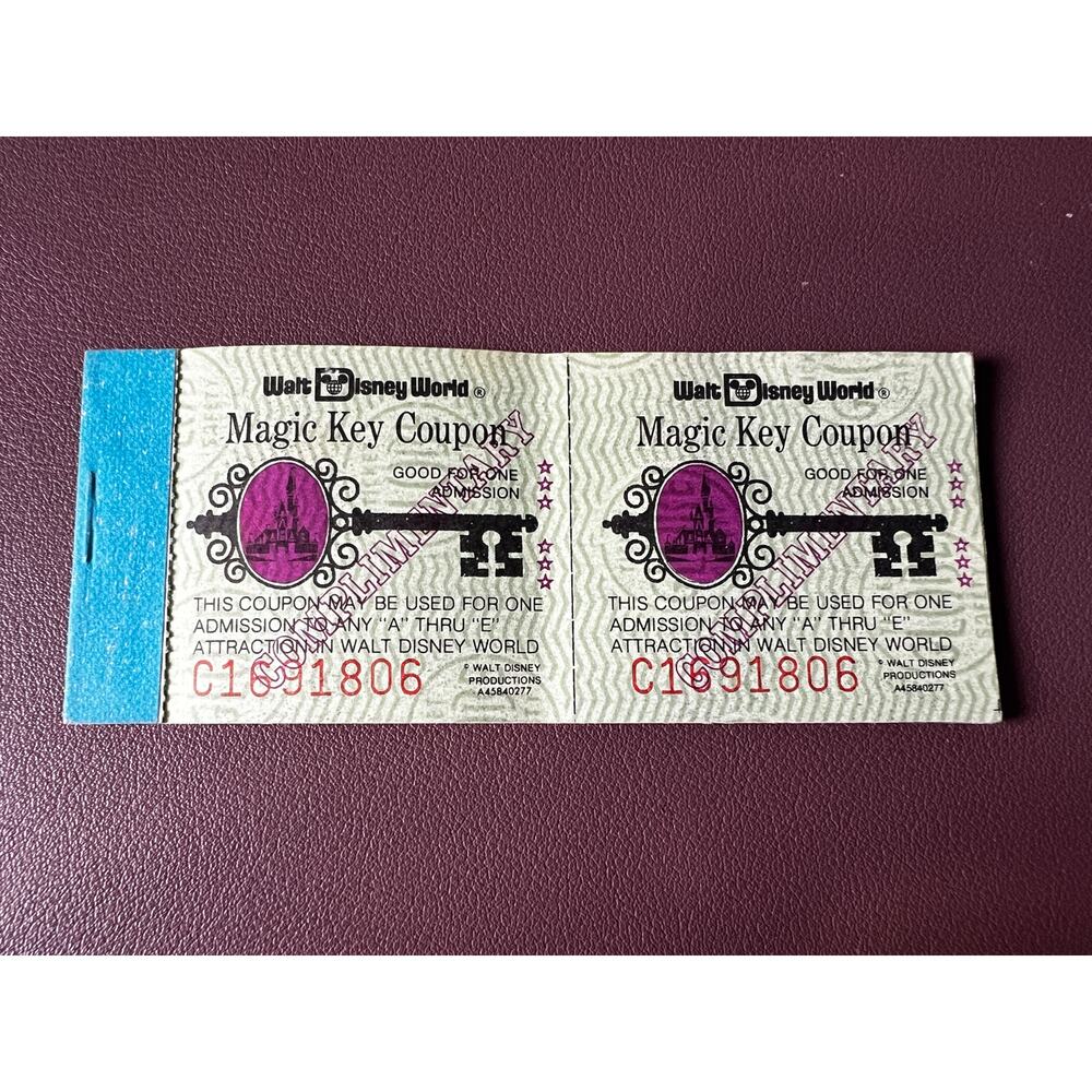 RARE Vintage 1970s Walt Disney World MAGIC KINGDOM 5 Adventure Ticket Book